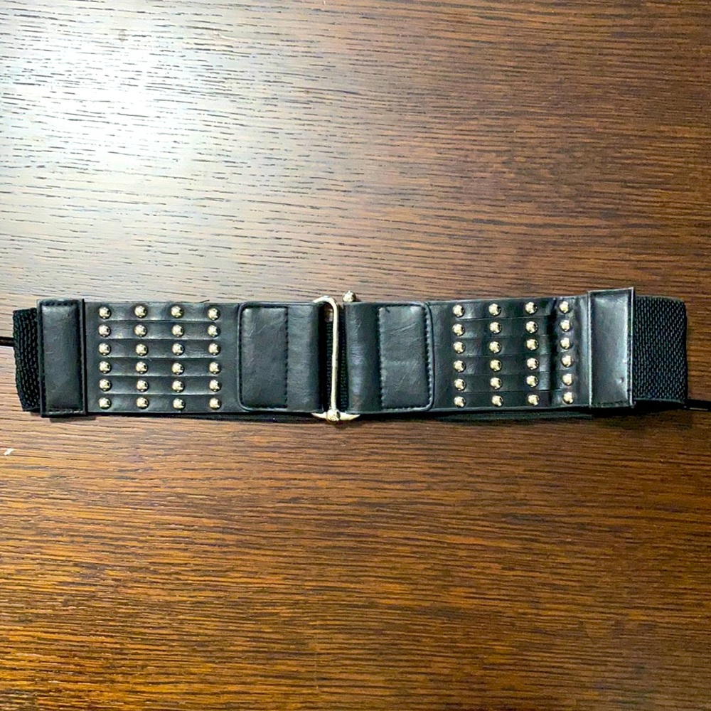 Used M/L black belt with silver embellishments.